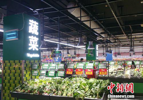 超市里的蔬菜区。<a target='_blank' data-cke-saved-href='http://www.chinanews.com/' href='http://www.chinanews.com/' >中新网</a>记者 李金磊 摄 超市里的蔬菜区。<a target='_blank' data-cke-saved-href='http://www.chinanews.com/' href='http://www.chinanews.com/' >中新网</a>记者 李金磊 摄