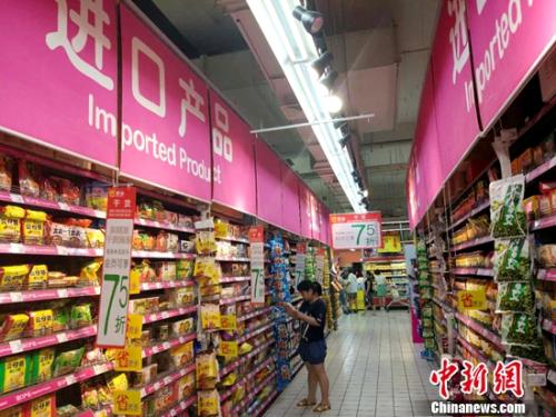 居民在超市购物。(资料图)<a target='_blank' data-cke-saved-href='http://www.chinanews.com/' href='http://www.chinanews.com/' >中新网</a>记者 李金磊 摄 居民在超市购物。(资料图)<a target='_blank' data-cke-saved-href='http://www.chinanews.com/' href='http://www.chinanews.com/' >中新网</a>记者 李金磊 摄