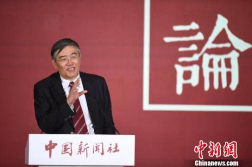 中财办副主任杨伟民21日在中国新闻社举办的国是论坛2017年会上表示,中国必须摒弃过去那种赶超型的经济模式,不以GDP论英雄。 崔楠 摄 中财办副主任杨伟民21日在中国新闻社举办的国是论坛2017年会上表示,中国必须摒弃过去那种赶超型的经济模式,不以GDP论英雄。 崔楠 摄