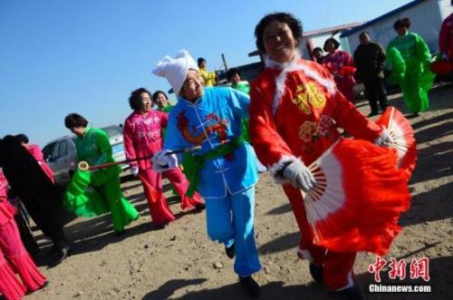 资料图:居民文化娱乐活动越来越多。<a target='_blank' data-cke-saved-href='http://www.chinanews.com/' href='http://www.chinanews.com/'>中新社</a>记者 刘文华 摄 资料图:居民文化娱乐活动越来越多。<a target='_blank' data-cke-saved-href='http://www.chinanews.com/' href='http://www.chinanews.com/'>中新社</a>记者 刘文华 摄