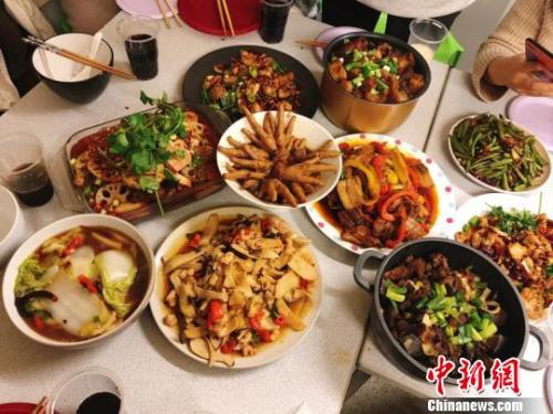 资料图:年夜饭。 项重阳 摄 资料图:年夜饭。 项重阳 摄