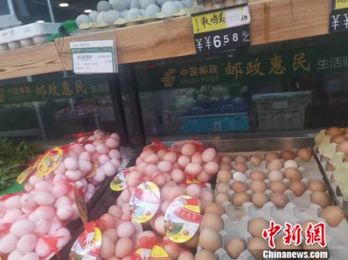 图为北京丰台一家社区超市的鸡蛋区。 谢艺观 摄 图为北京丰台一家社区超市的鸡蛋区。 谢艺观 摄