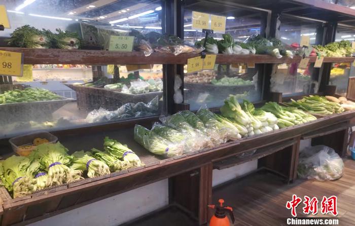 北京西城区某超市的蔬菜价格。 <a target='_blank'  data-cke-saved-href='http://www.chinanews.com/' href='http://www.chinanews.com/' >中新网</a>记者 谢艺观 摄
